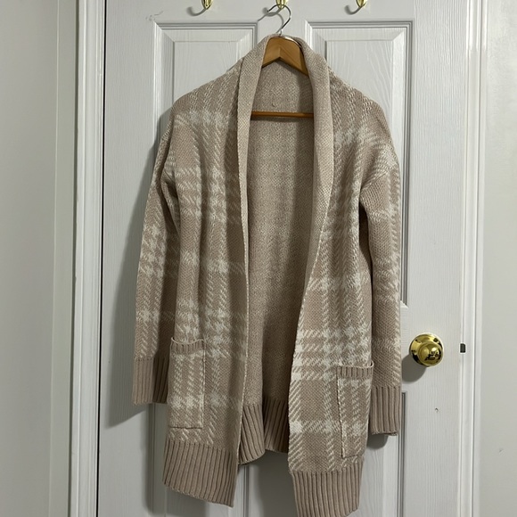 Pink plaid cardigan - Picture 2 of 3